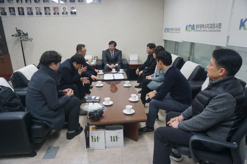 광주광역시치과의사회, (사)광주국제협력단과 협약체결 첨부파일 : 1516201200_590_3.jpg