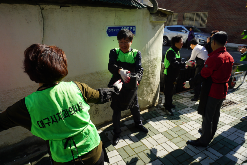 대구광역시치과의사회와 사랑의 연탄나눔 운동 실시 첨부파일 : 1540877281.jpg