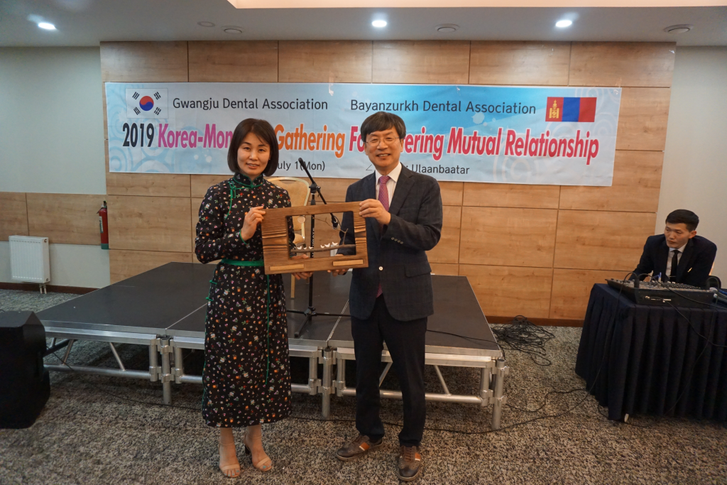 몽골 바양주르흐구치과의사회와 친선교류 방문 첨부파일 : 1562231718.jpg