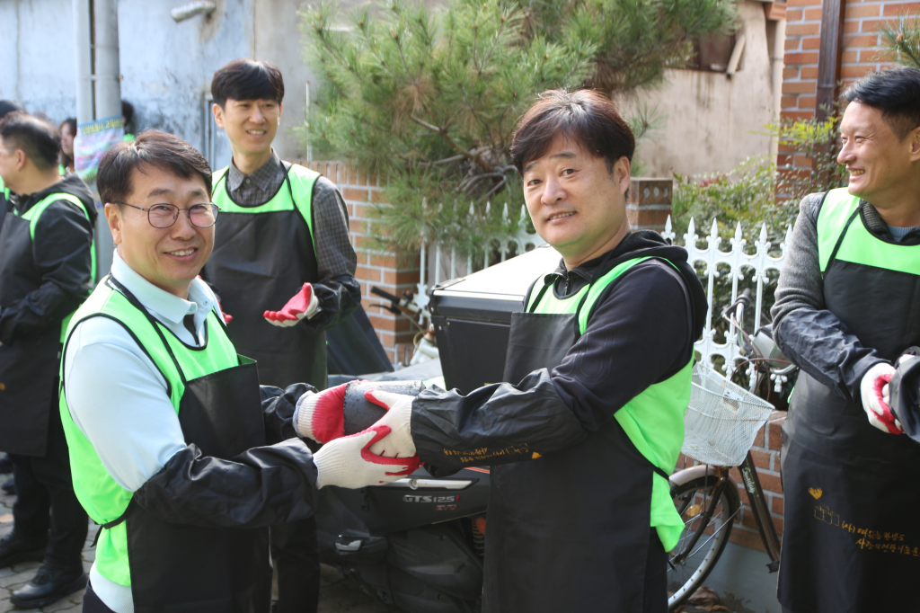 2025 불우이웃돕기 연탄나눔 봉사활동 및 달빛동맹 대구광역시치과의사회 친선교류 방문 첨부파일 : 1763603643.jpg